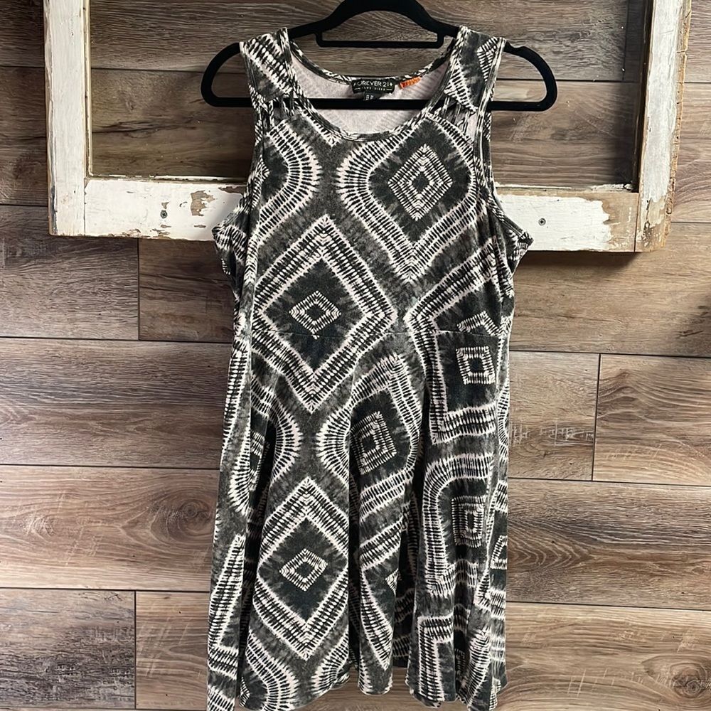 Forever 21+ Sizes, Ladies Dress, Size 0X, Green and White